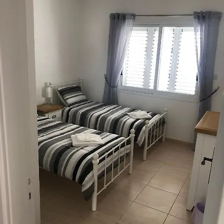 Paros Gardens, Universal