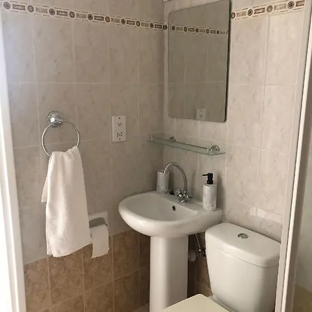 Paros Gardens, Universal Apartamento *